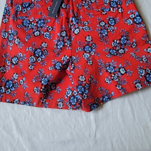 Tommy Hilfiger THFlex Red Floral 5" Classic Sz. 14 Short with Pockets - Picture 3 of 12